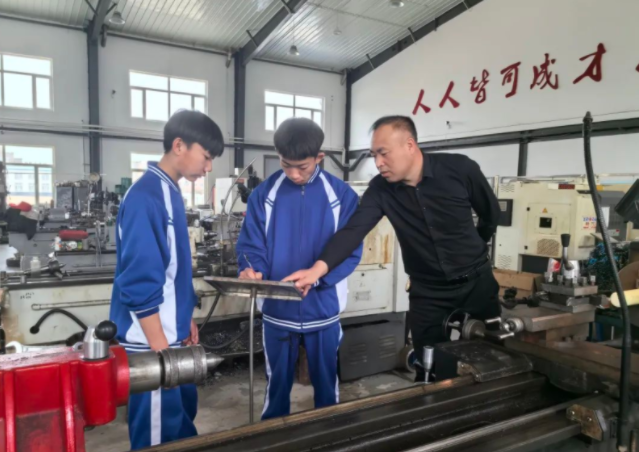 劳动教育课程体系加强学生动手能力实践能力和创新